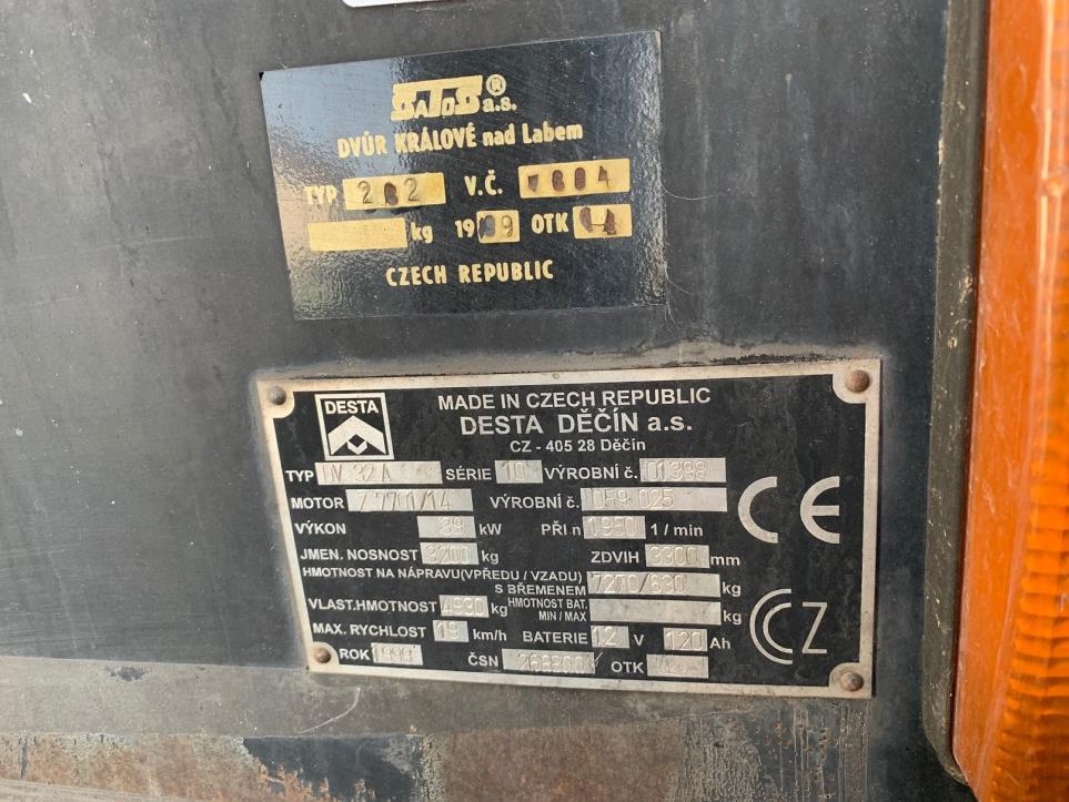 Metal working machines and work equipment (safety shoes)-4